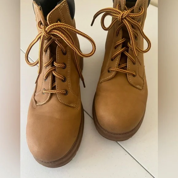 OZARK TRAIL MEN’S TROY BOOTS. SIZE 7
COLOR IS WHEAT-TAN  GREAT CONDITION - Picture 7 of 8